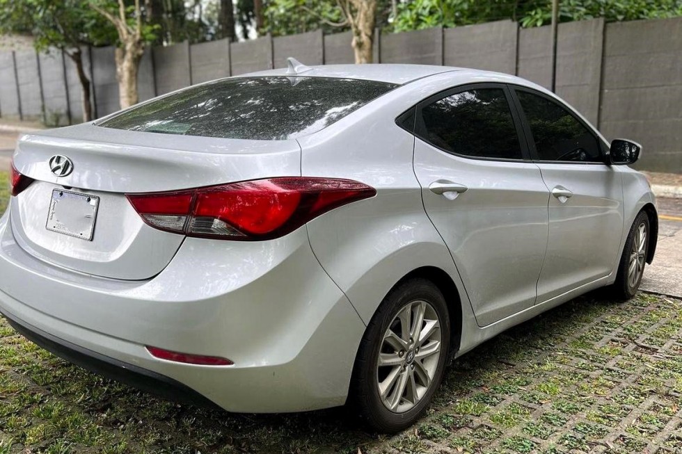 Hyundai Elantra SE 2015 SILVER 6