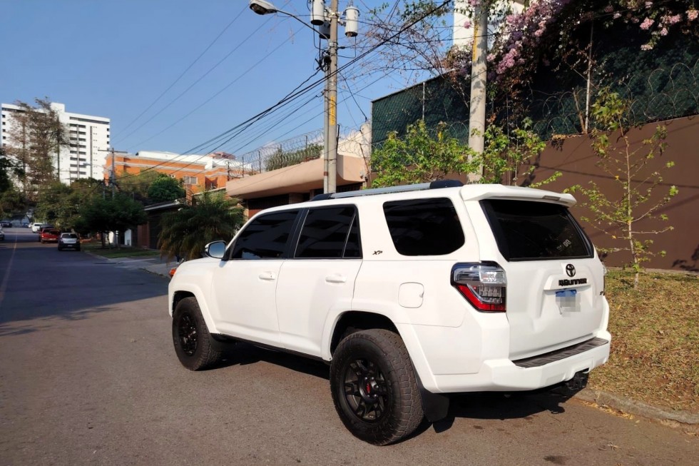 Toyota 4Runner SR5 XP Predator 2019 WHITE IMP 4