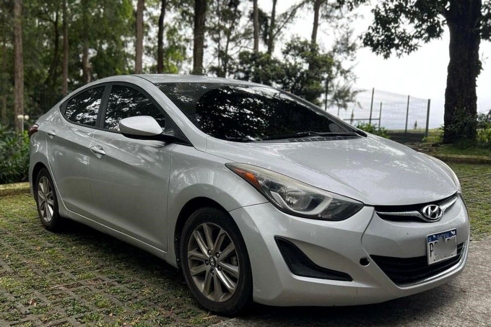 Hyundai Elantra SE 2015 SILVER 1