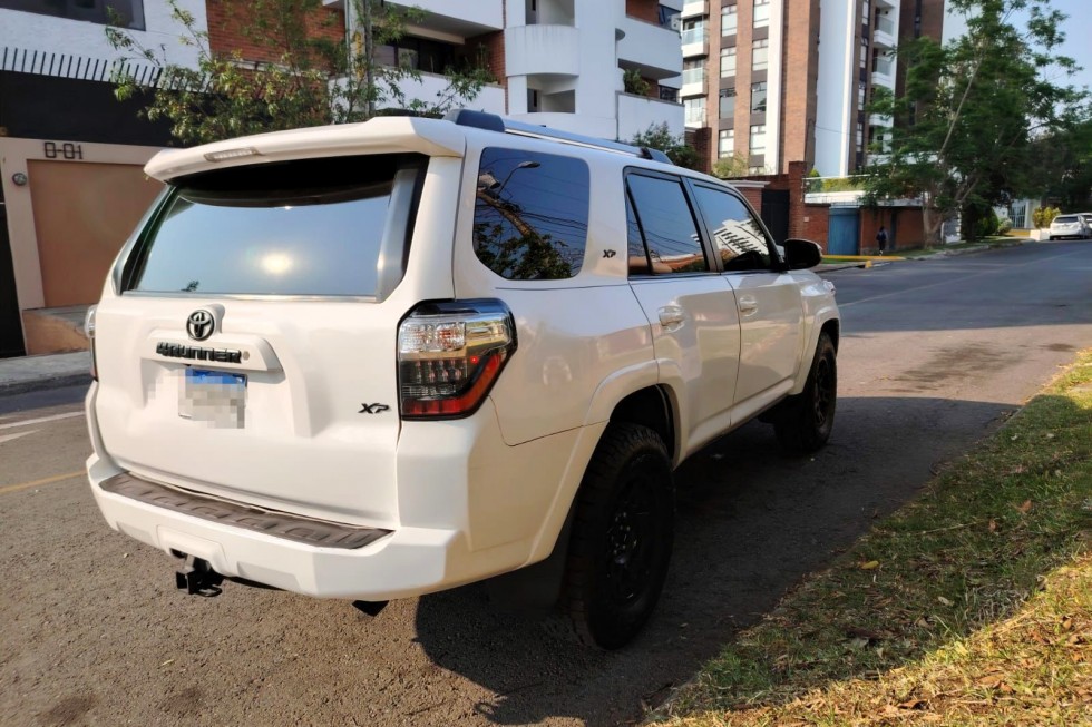 Toyota 4Runner SR5 XP Predator 2019 WHITE IMP 6