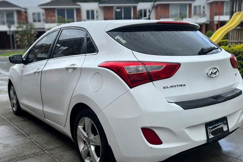 Hyundai Elantra GT 2016 IMP WHITE 4