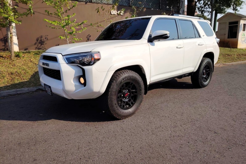 Toyota 4Runner SR5 XP Predator 2019 WHITE IMP 3