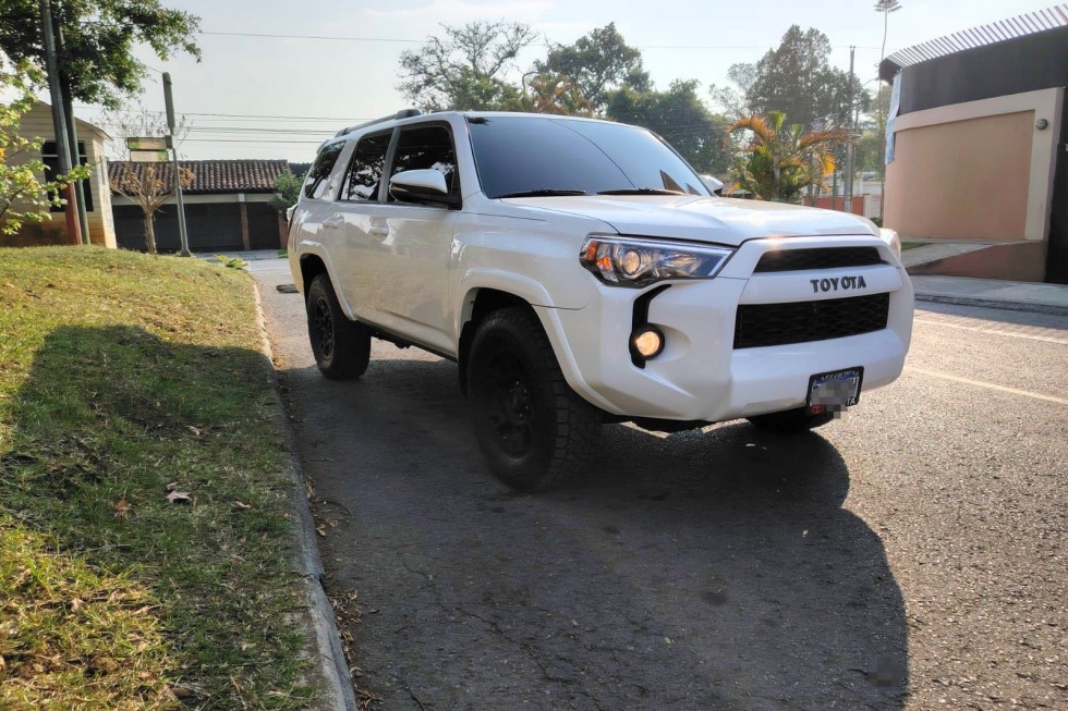 Toyota 4Runner SR5 XP Predator 2019 WHITE IMP 1